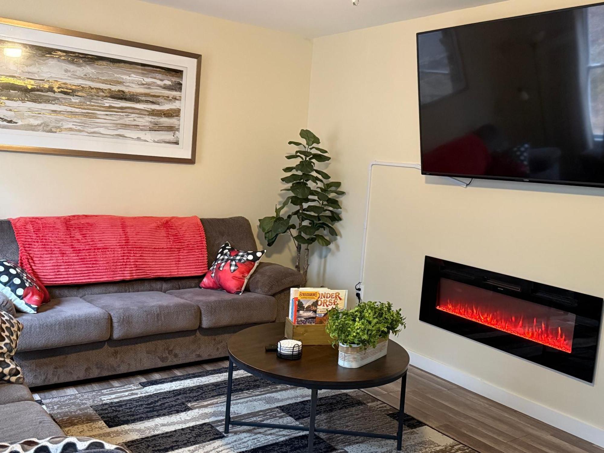 Spacious And Tranquil 5br House In Charming W Game Room, Pets Allowed Holiday home East Stroudsburg